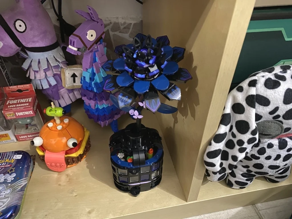 LEGO 76784 Wednesday Fekete dália teszt